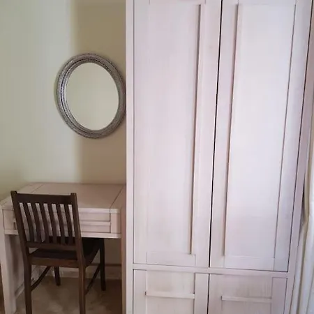 Lovely 2 Bedroom With Stunning Sea Views Апартаменты