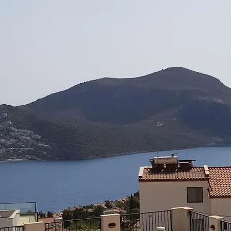 Lovely 2 Bedroom With Stunning Sea Views *