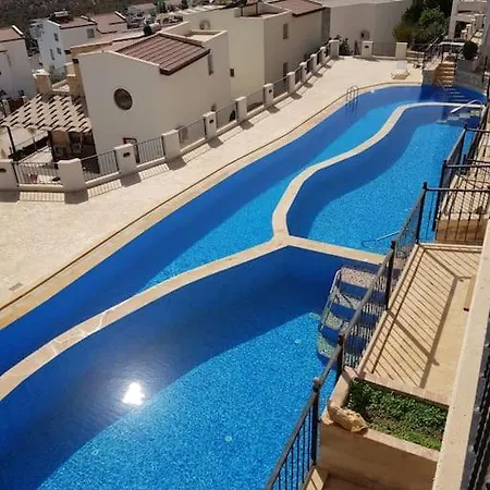 Lovely 2 Bedroom With Stunning Sea Views Apartment