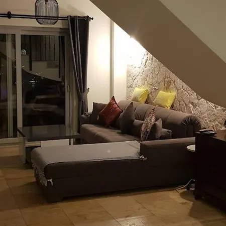 Lovely 2 Bedroom With Stunning Sea Views Apartment