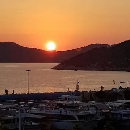 Apartment Lovely 2 Bedroom With Stunning Sea Views