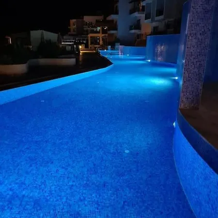 Lovely 2 Bedroom With Stunning Sea Views