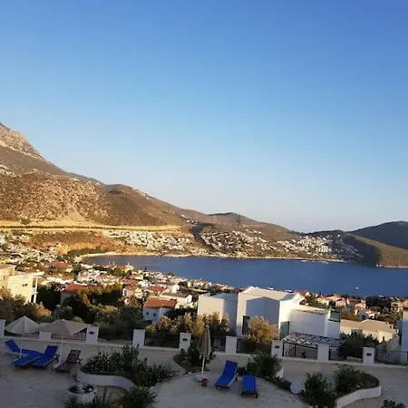Lovely 2 Bedroom With Stunning Sea Views Apartment *