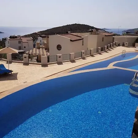 Lovely 2 Bedroom With Stunning Sea Views Apartment