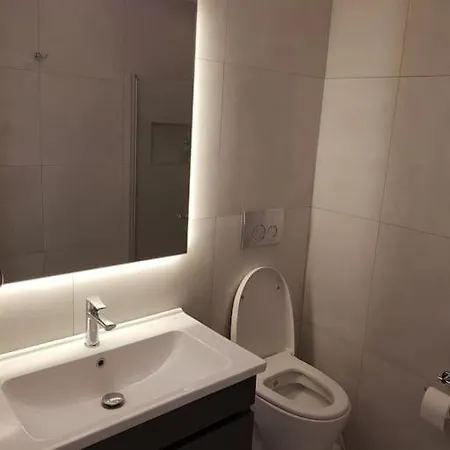 Lovely 2 Bedroom With Stunning Sea Views *